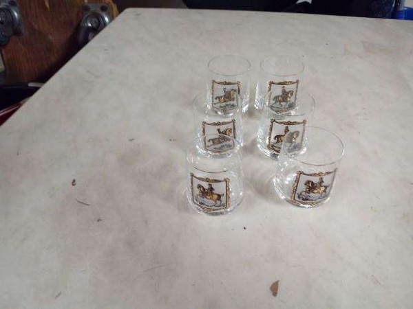 Ein Set mit 6 aelteren Schnapsglaeser mit Motiven