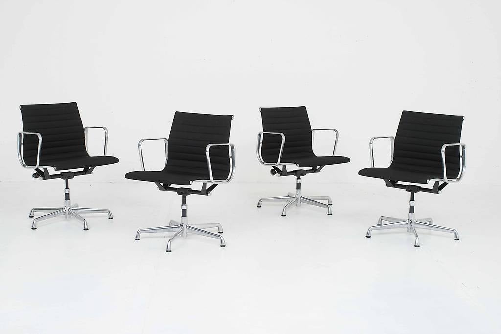 Herman Miller Eames EA 117 Bürostuhl, Schwarz, Aluminium