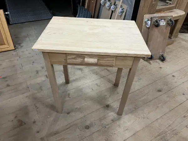 : ART 818: Table sapin sablé