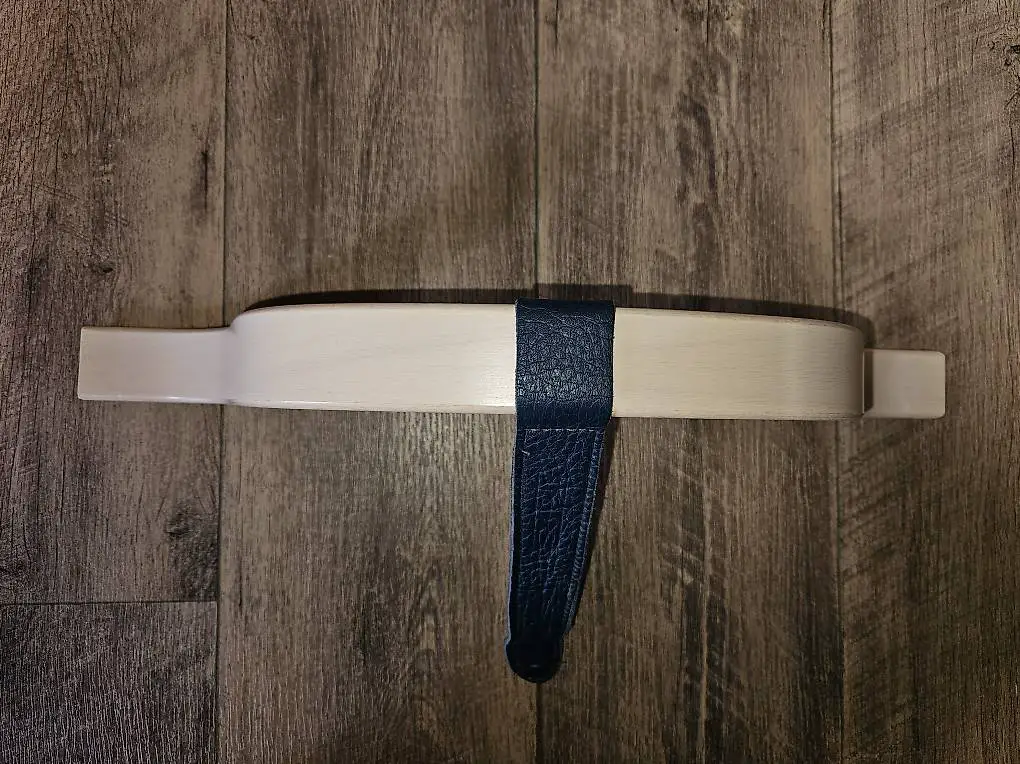 Stokke Tripp Trapp Holzbügel mit Lederschlaufe