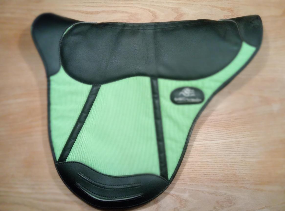 Satteldecke Gaston Mercier in hellgrün-schwarz