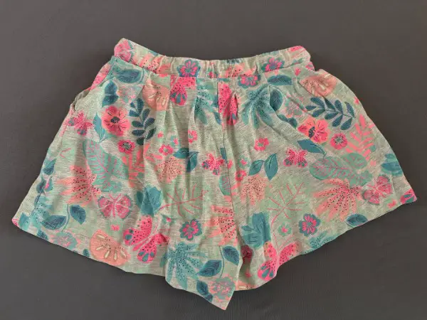 Neuwertig: Schmucke Shorts, Gr. 92
