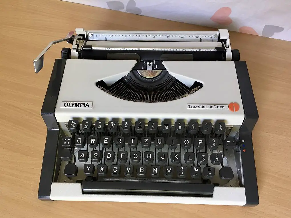 Schreibmaschine Olympia Traveller de Lux