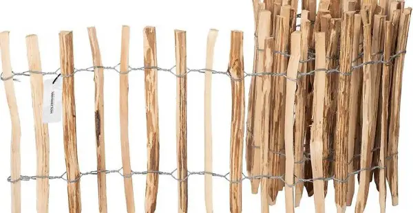  Staketenzaun aus Haselnuss, Rollzaun