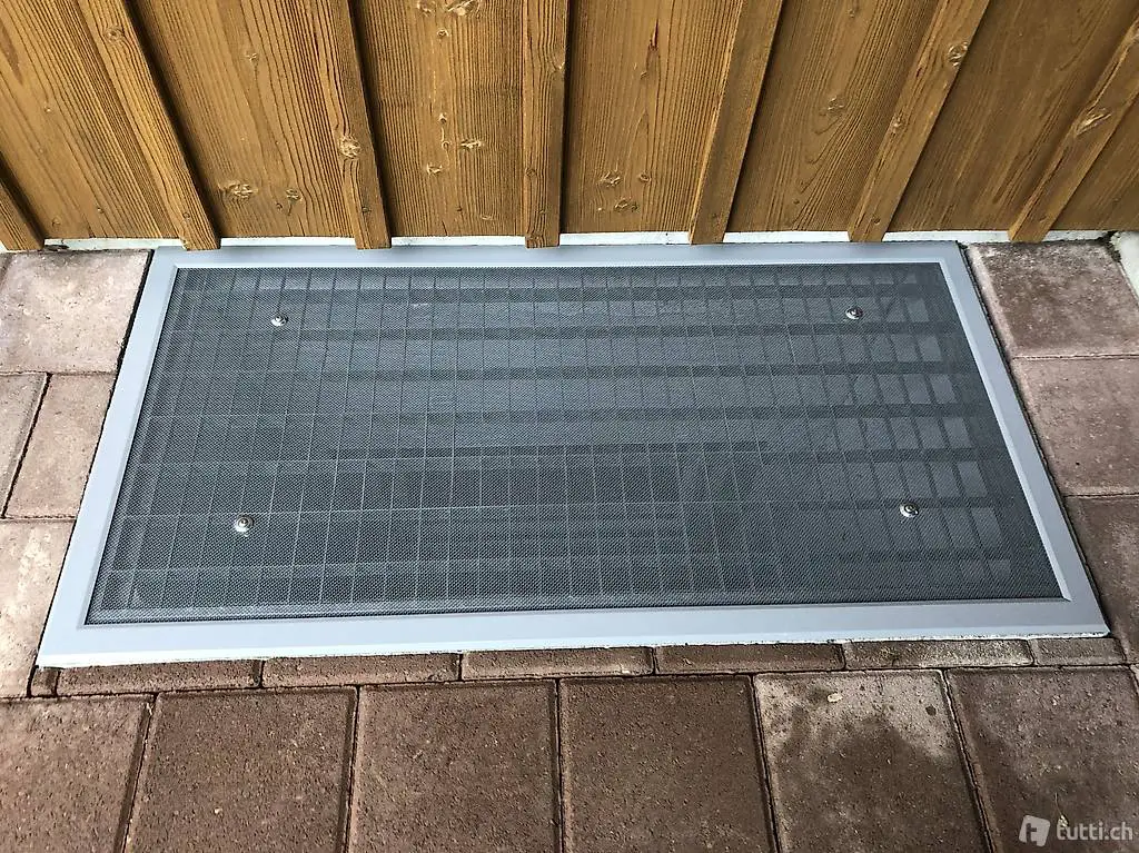  Mückengitter und Lichtschachtabdeckung