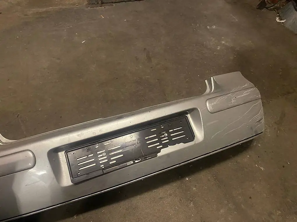 VW Golf 4 Stossstange Silber