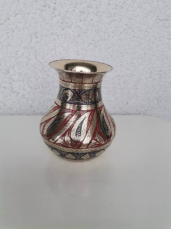 Hübsche und wunderschöne indische Vase aus Messing