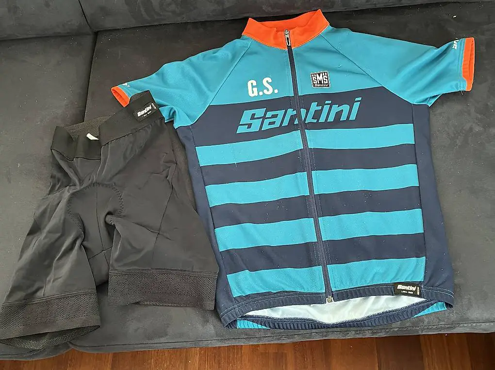 Verkaufe ein Veloset (Hose & Trikot) TOPMARKE SANTINI