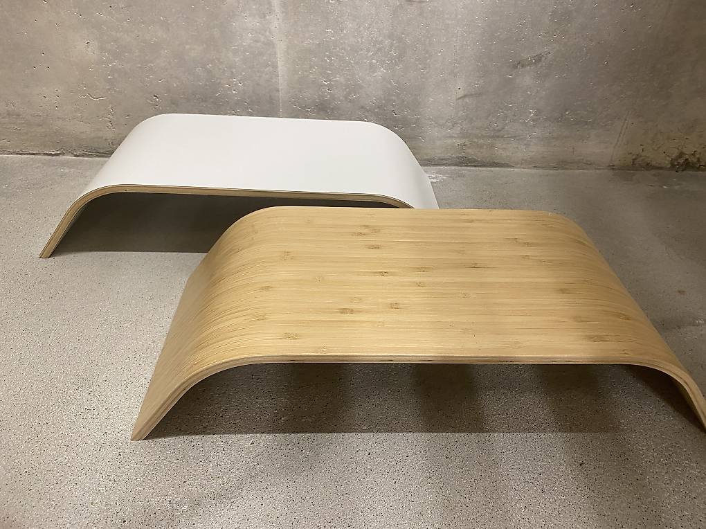 2 Erhöhungen für Computer, weiss und holzfarben