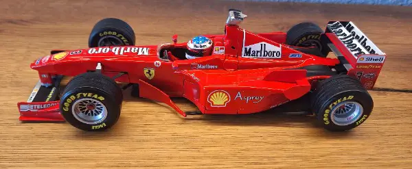 Ferrari F300 F1 Michael Schumacher mit Marlboro Decals 1:18