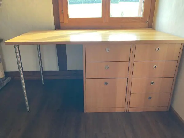 Sehr schönes Pult Massivholz Schnäppchen