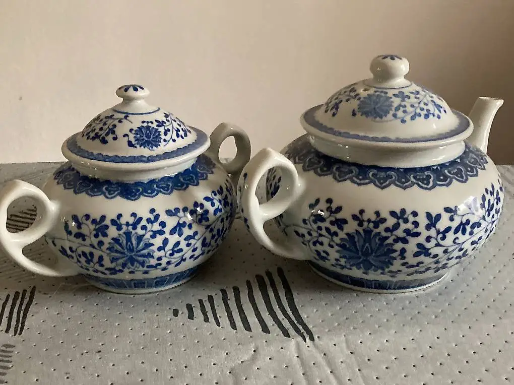 Teekanne und Zuckerdose