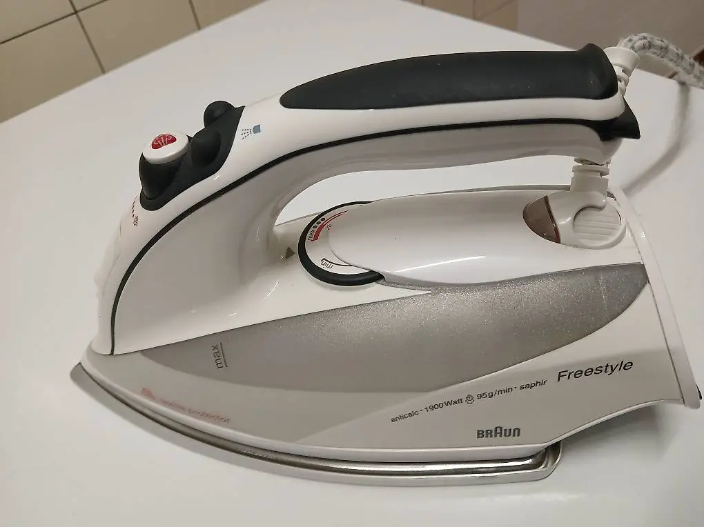 Ferro da stiro BRAUN, buono stato, funzionante