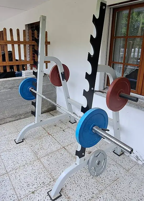 Squat Rack. Inkl. Langhantel u. Gewichte