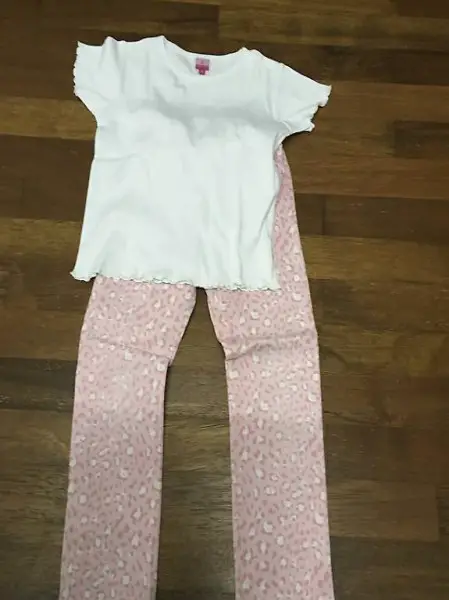 Jeans und T-Shirt der Sommer kommt bestimmt