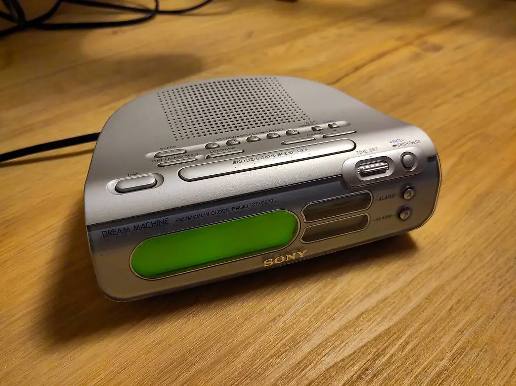 Sony Radiowecker: SONY ICF-C273L