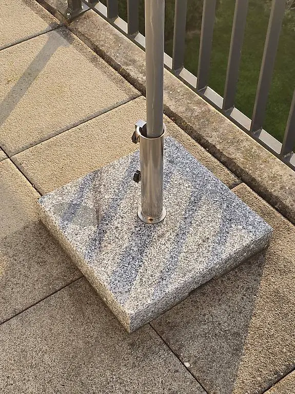 Schirmständer aus Stein zu verkaufen