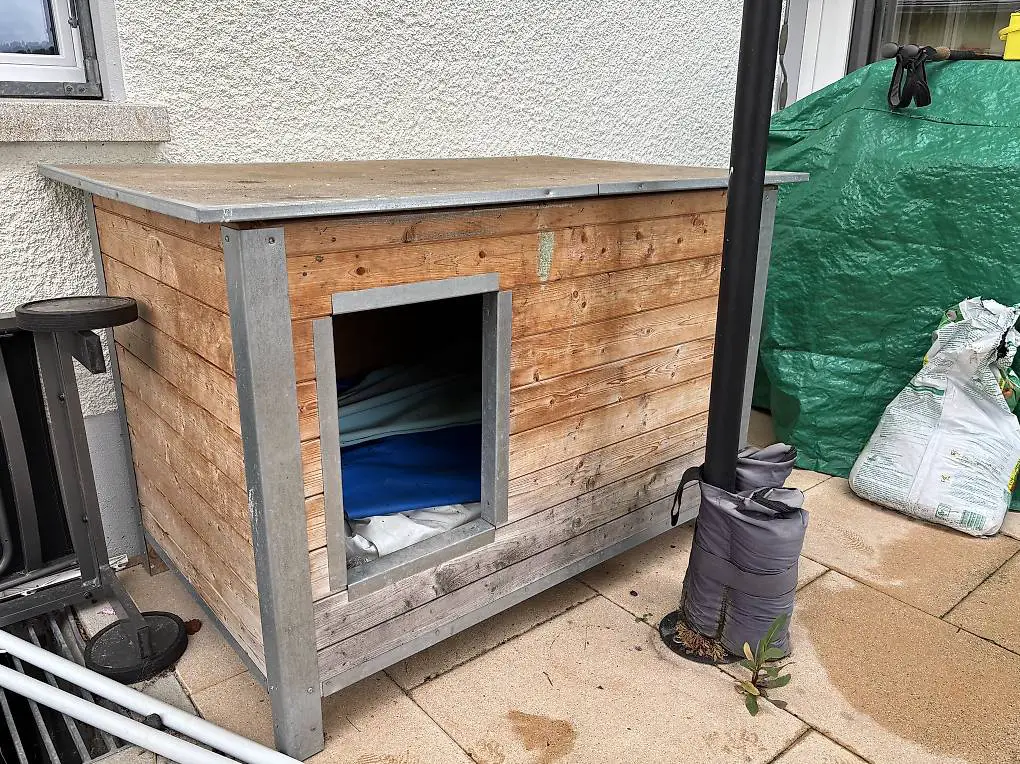 Hundehütte / Hundehaus Bromet