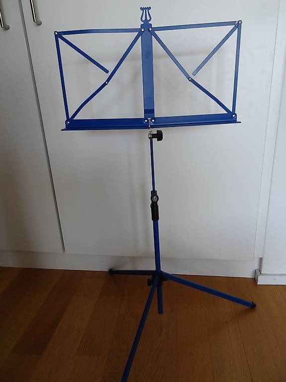 Musik Notenständer K&M (König & Meyer) blau zusammenlegbar.