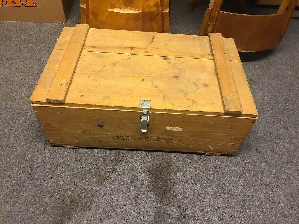 Holz Kiste Milch Glöser und Sunlight Seifenkiste