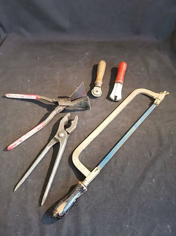 Falzzange, Eisensäge, Spenglerzange, Spenglerwerkzeug, Stuba