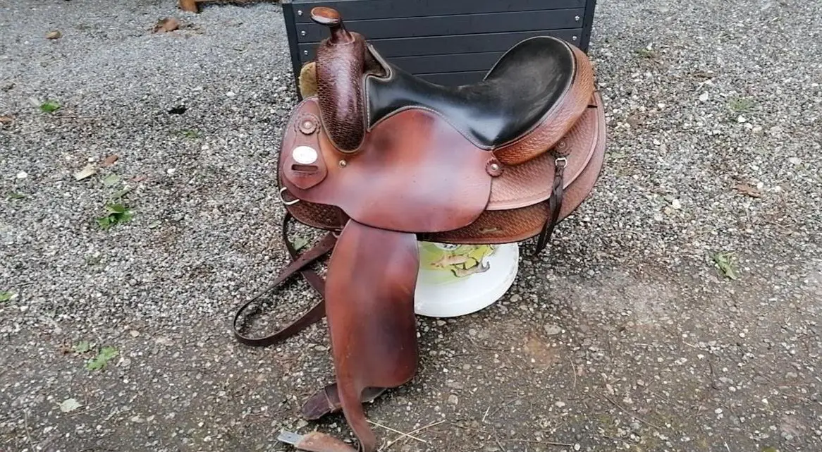 Westernsattel Crates Tenessee abzugeben