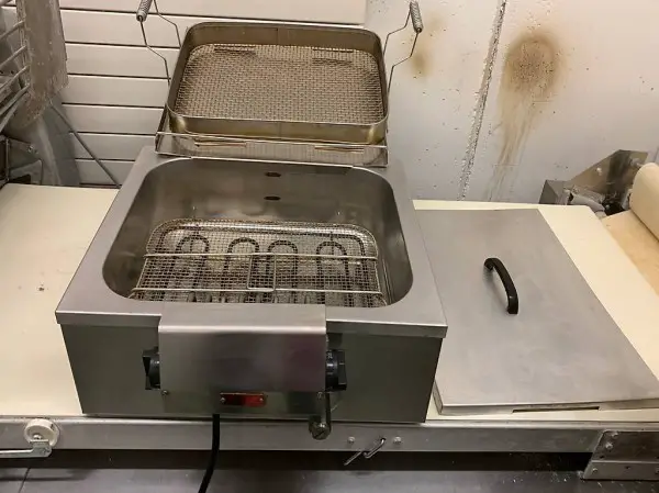 Berliner Fritteuse Fettbackgerät