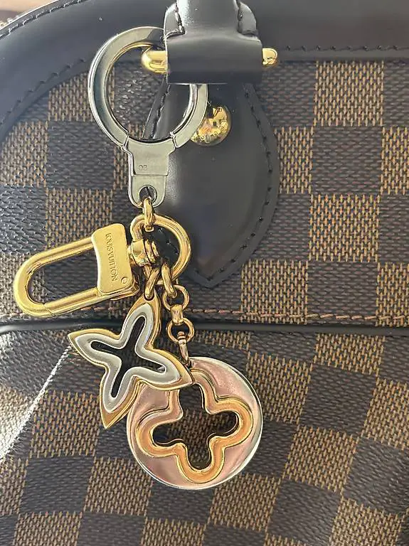 Louis Vuitton Taschenanhänger goldig/silbrig kombiniert