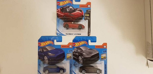 Hotwheels Tesla Modell 3 grau und blau