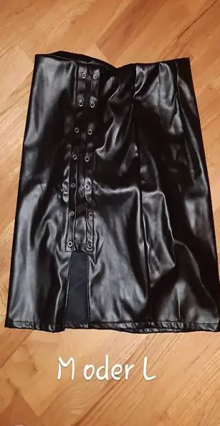 schwarzer Minijupe in Gr.M/L und Slip Gr. L schwarz