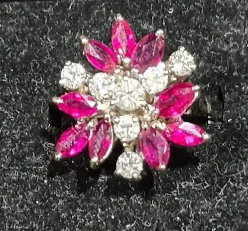 Damenring Weissgold mit Rubinen und Diamanten