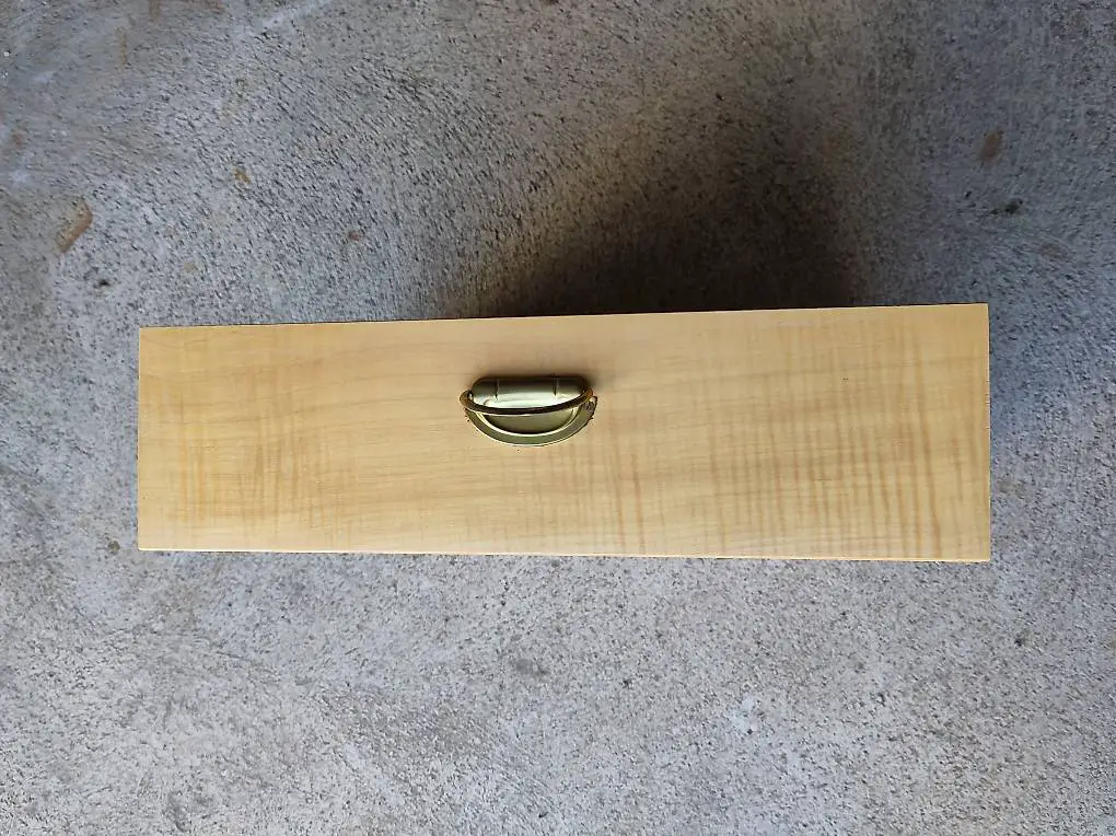 7 Schubladen eines alten Schlafzimmerschrankes