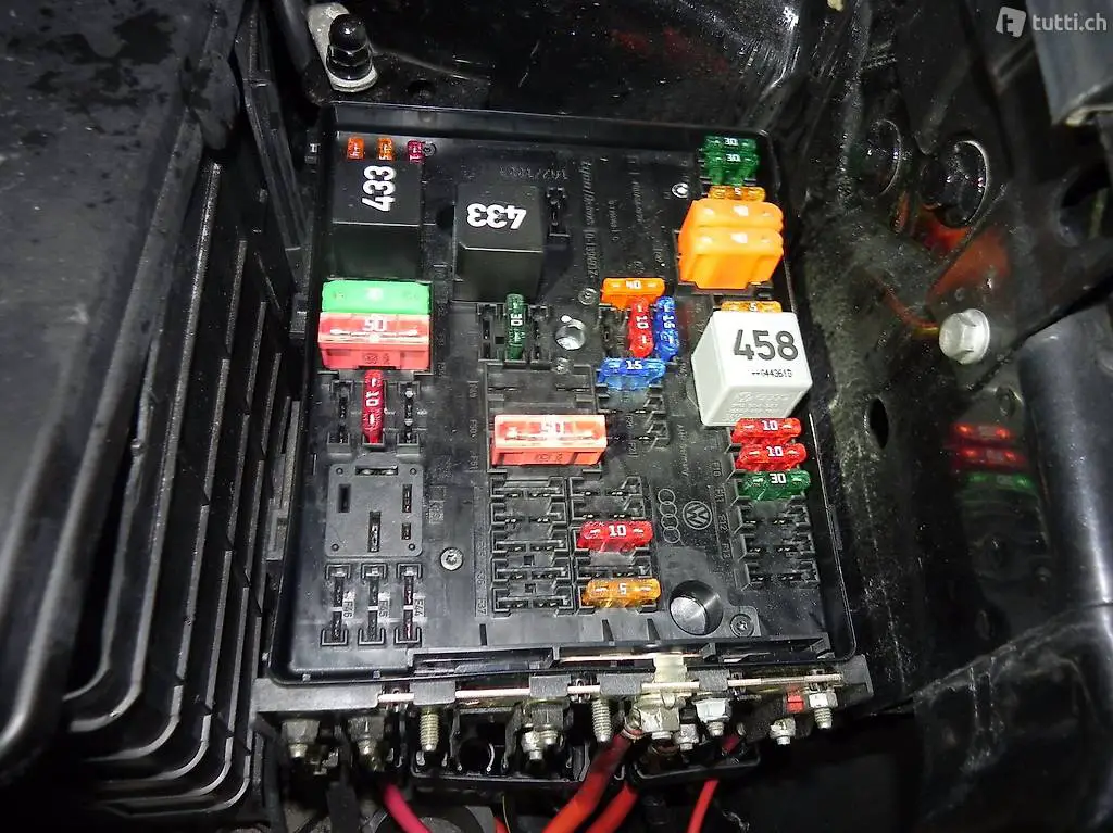  Sicherungskasten VW Caddy 1.9TDI JG04