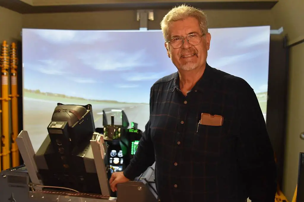 Geschenkgutschein: F16-Simulator - Kampfjet selber fliegen