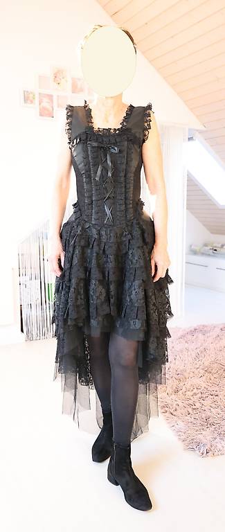 Spitzenkleid im Vokuhila Style