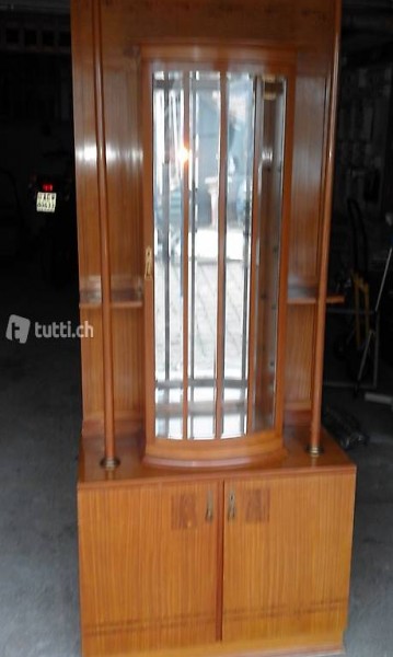  Vitrine mit 4 Glas-Tablaren (Nr 347)