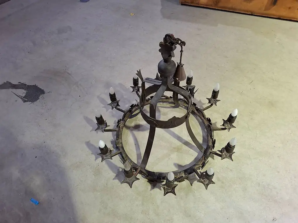 antiker Kronleuchter Schmiedeeisen gotischen Stil