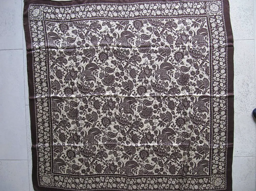 Seidenfoulards neu