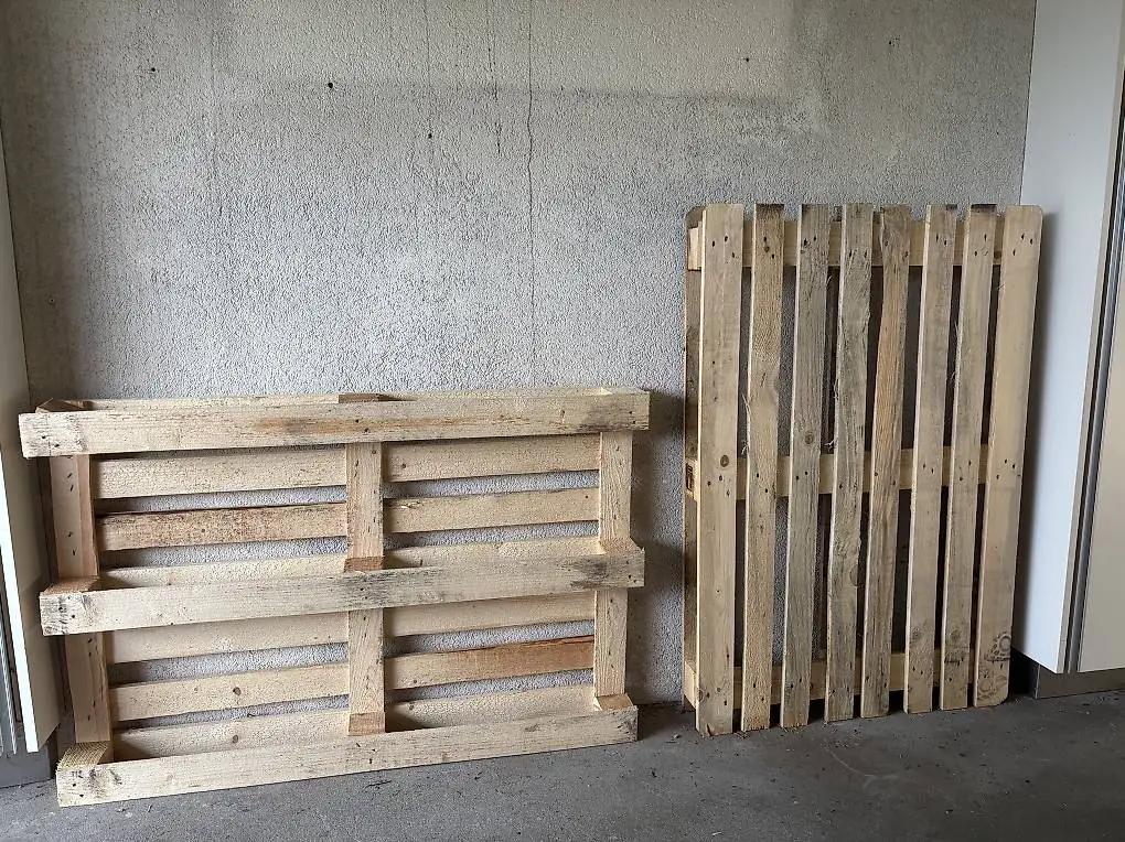 Holzpaletten (2 Stück)