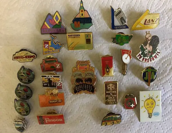 PINS.. U.A. MICHAEL JACKSON...