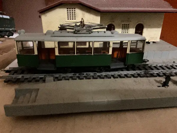 Liliput Strassenbahn 2-Achser mit Anhänger 1/87 H0 Grün-Beige