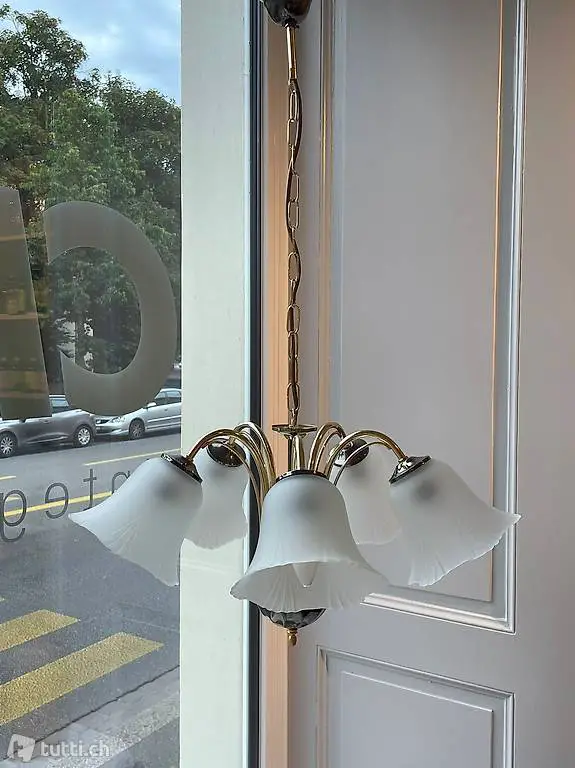  Deckenlampe mit Blumenschirmen