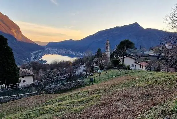 Seesicht, R2, ruhig, sonnig / terreno con vista lago