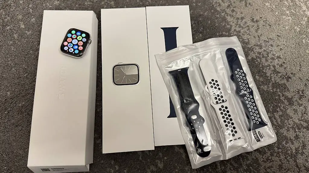 Apple Watch Series 9 45 mm Inkl. 4 Armbänder wie neu