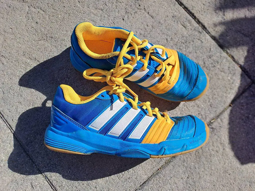 Adidas Sportschuhe / Turnschuhe Gr. 35