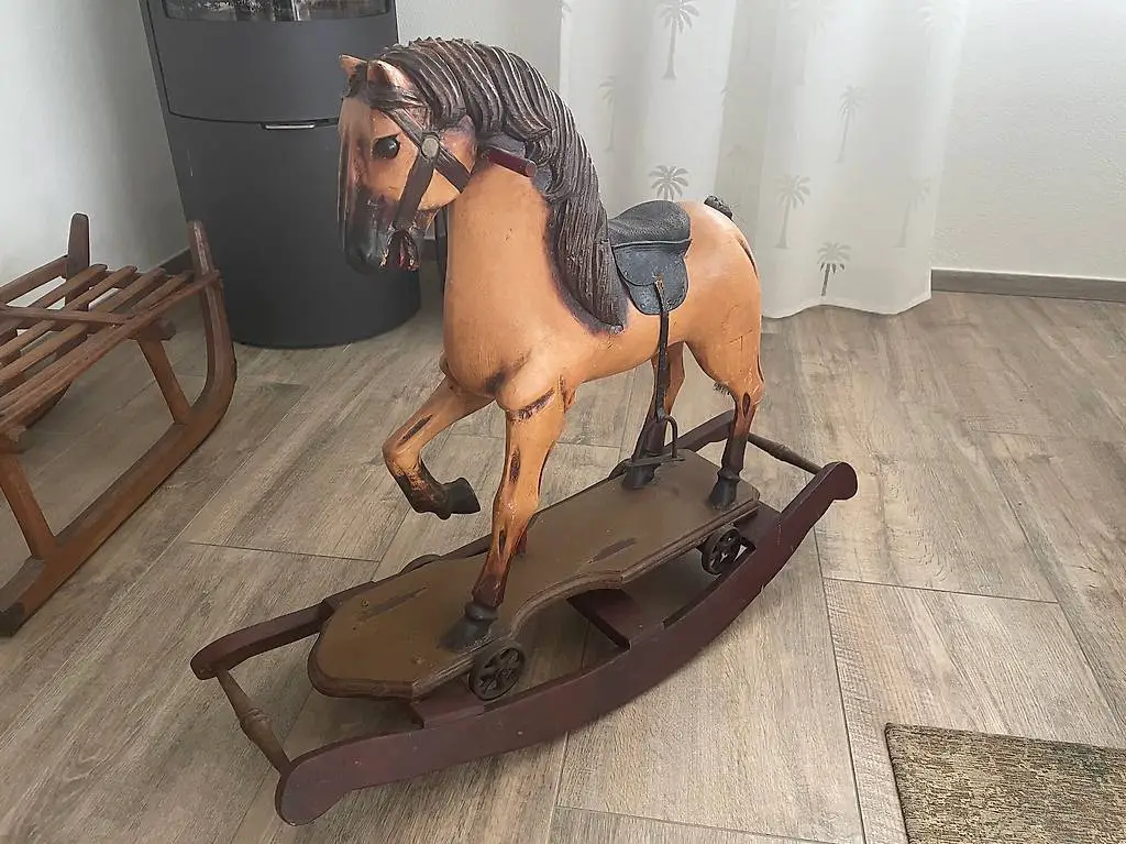 Karussellpferd, sehr altes, kleines Karussellpferd