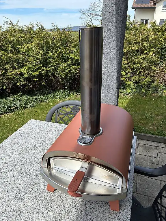 Pizzaofen Ziipa mit Holzpellets