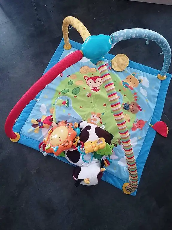 Tapis d"éveil et jouets pour bébé