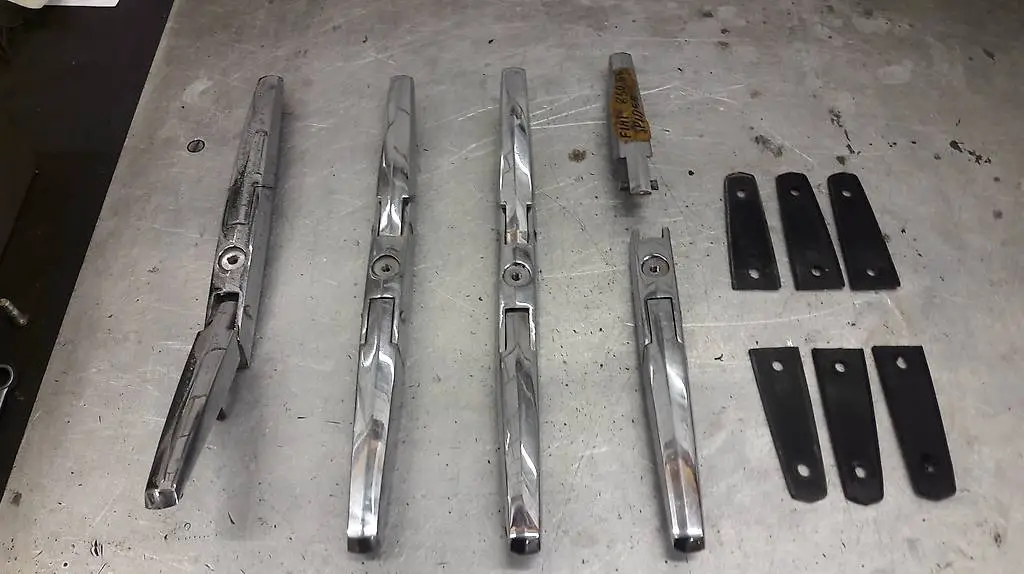 Fiat 850 Spider, Scharniere Kofferraum-/ Verdeckklappe