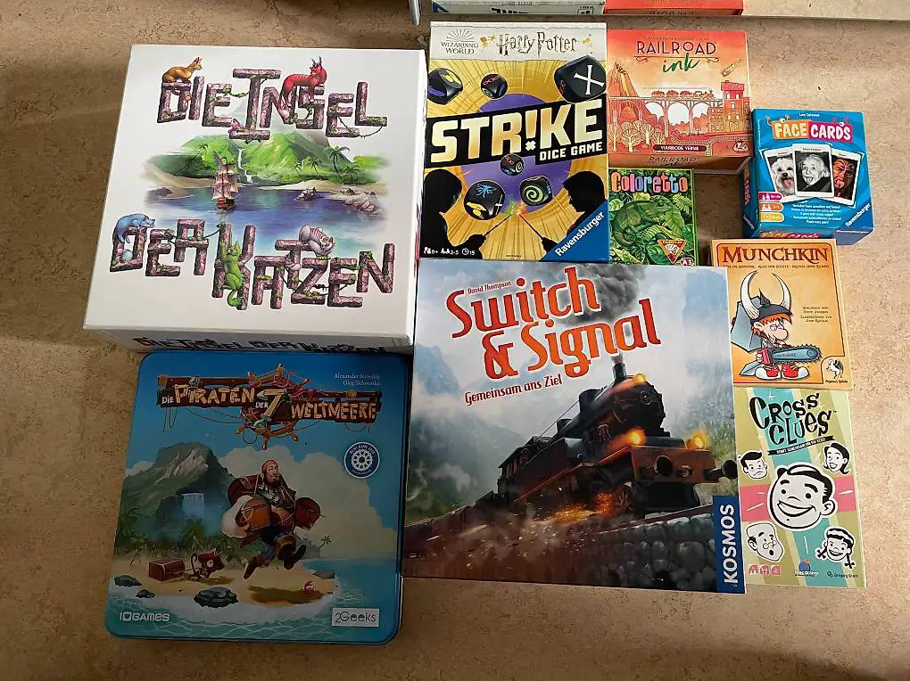 Viele Brettspiele und Kartenspiele